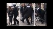 Affaire Benalla: de nouvelles images montrent le collaborateur de Macron agresser une manifestante