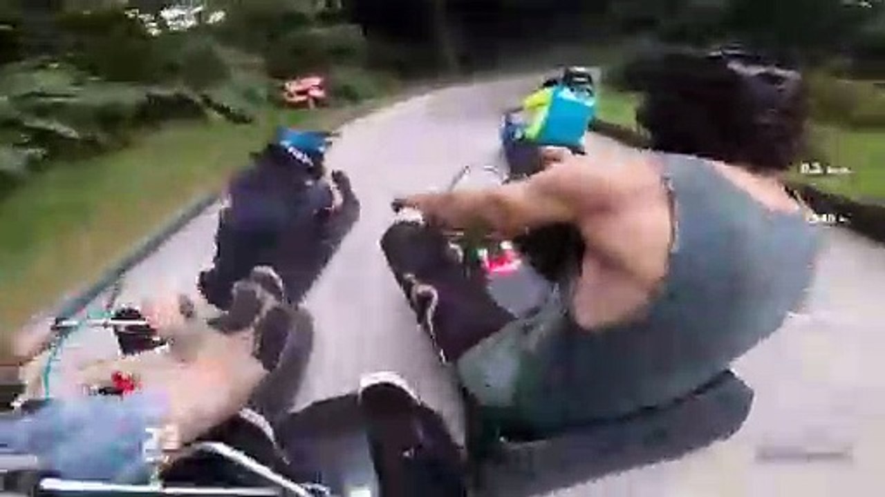 Ils font une course de luge d’été, absolument grandiose !