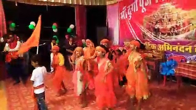 मुझे चढ़ गया भगवा रंग रंग प्रतापपुर के स्टेडियम ग्राउंड में दशहरा पर इस गाने के नृत्य ने मचाया धूम