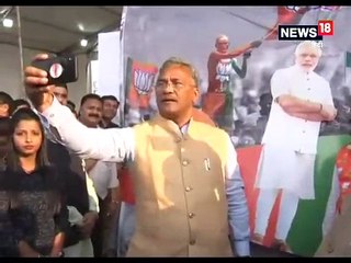 जहां पीएम करेंगे जनसभा, वहां सीएम ने ली सेल्फी