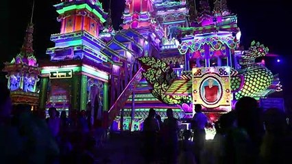 جنازة مهيبة لراهب بوذي في بورما