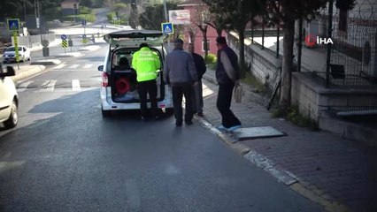 Kartal'da Kontrolden Çıkan Kamyonet Cami Duvarına Çarptı: 3 Yaralı