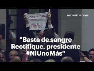 #NiUnoMás Protesta del periodista Álvaro Delgado durante evento de Enrique Peña Nieto