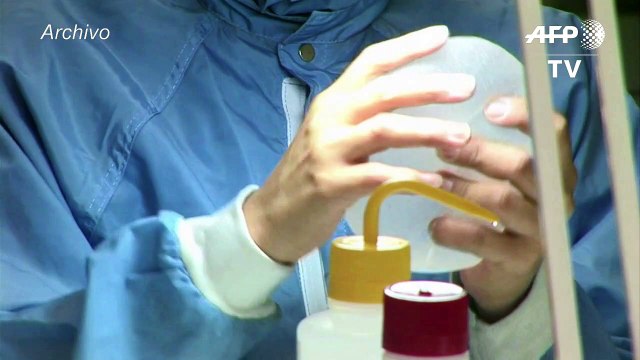 Francia prohíbe modelos de implantes mamarios por riesgo de cáncer
