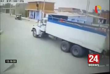 Piura: cámaras captaron accidente de motocicleta