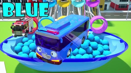 Changer les couleurs de transport en les mettant dans un tube de verre d'apprendre voiture de bus, ambulance