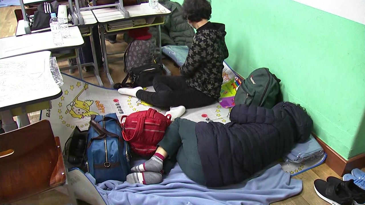 [고성·속초 산불] 대피소 현장 "많이 춥다" / YTN