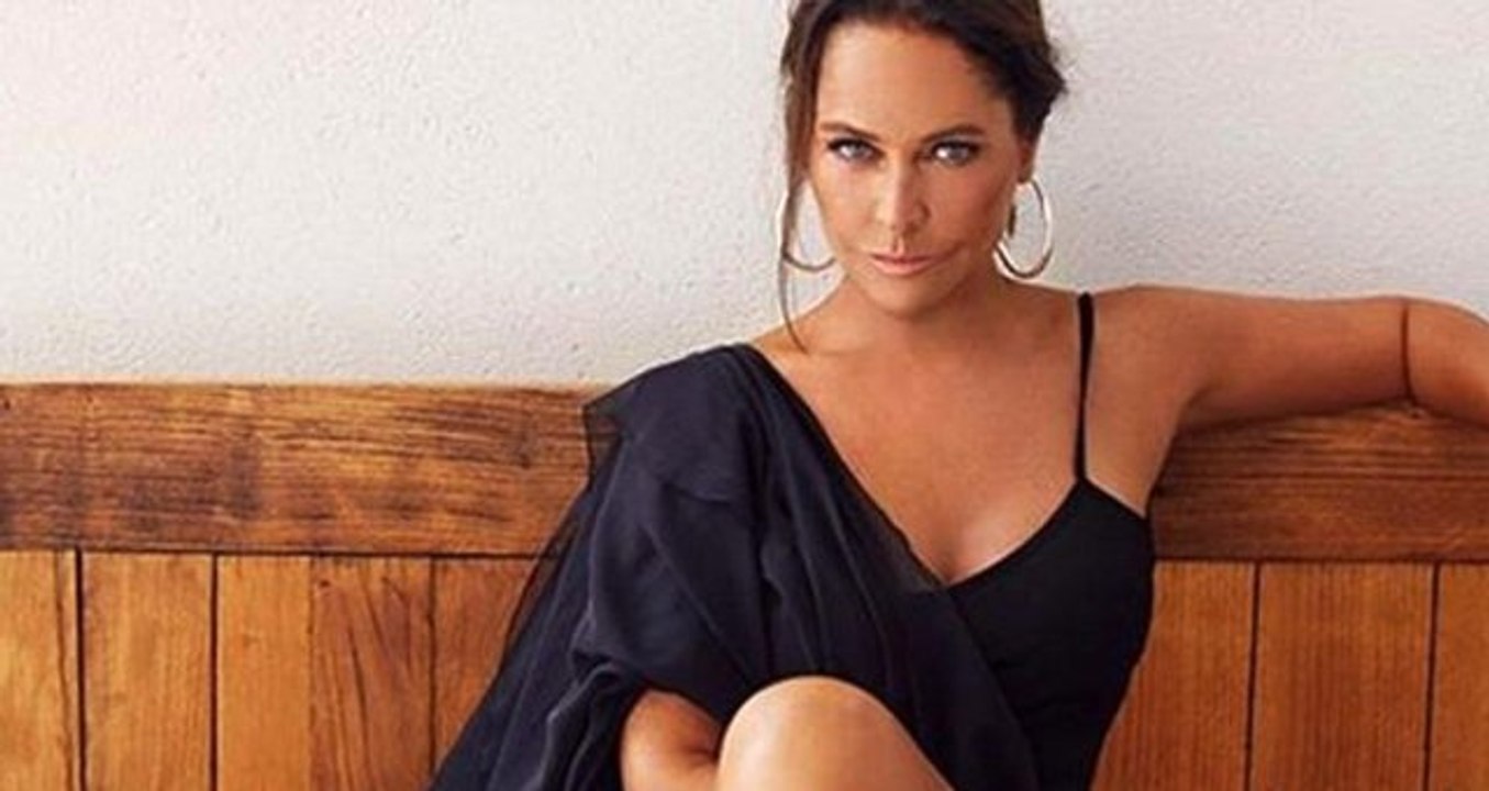 Hülya Avşar Dans Şovuyla Takipçilerini Büyüledi!