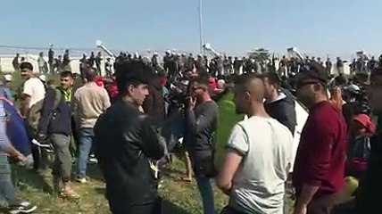 Migranten versammeln sich in Saloniki