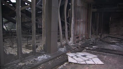 화마에 휩쓸린 한화 콘도...별관 식당 전소 / YTN