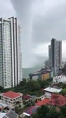 Impressionnante trombe marine aux abords de cette ville