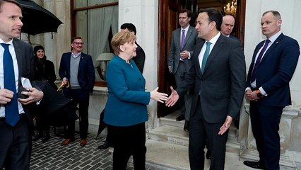 Merkel a Dublino: "Faremo di tutto per evitare una Brexit senza accordo"