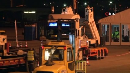 Atatürk Havalimanı'nda büyük taşınma başladı. Havalimanı apronunda yüklenen araçlar 03.00 itibariyle İstanbul Havalimanı'na doğru yola çıktı.