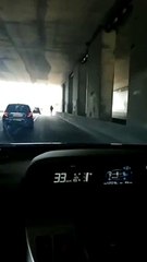 Cet homme roule en trottinette électrique sur le périphérique à Paris