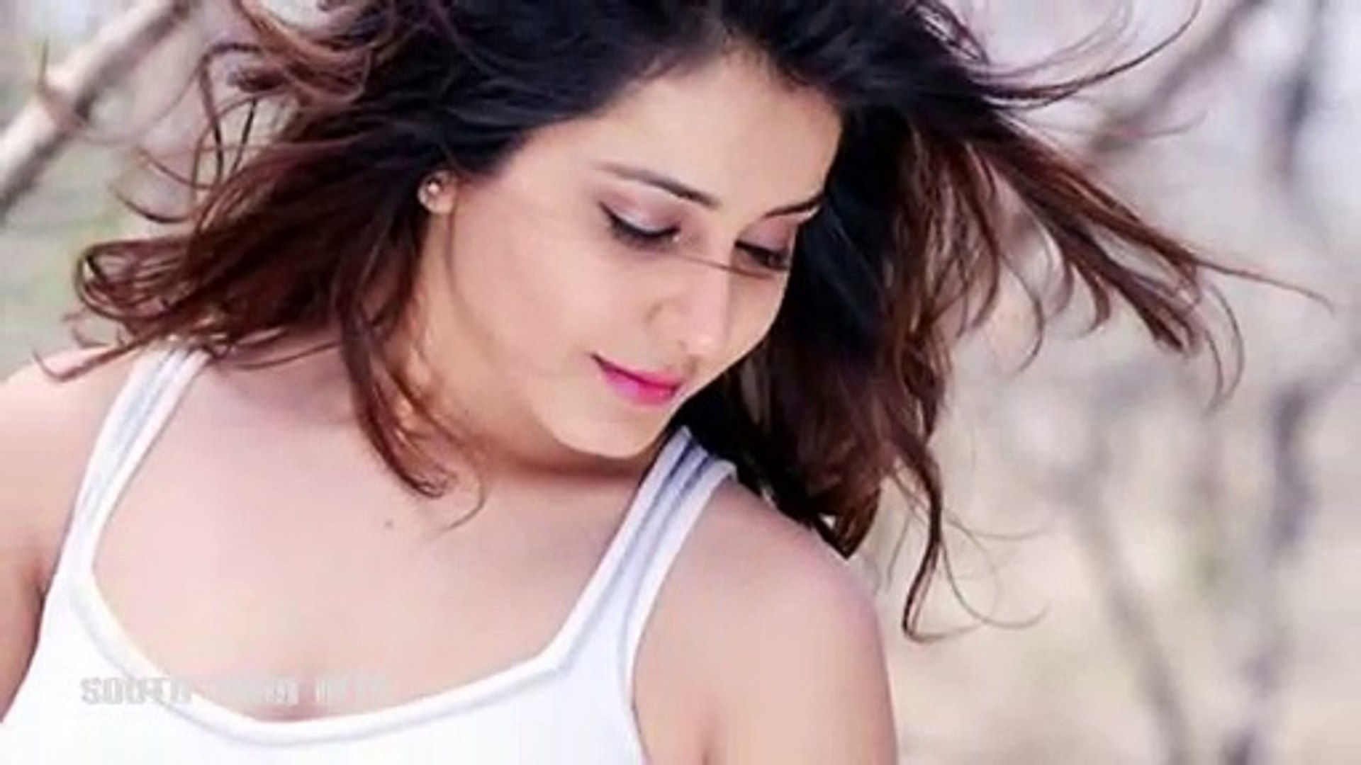 Rashi khanna hot and cute stills on beach(Telugu) - video Dailymotion
