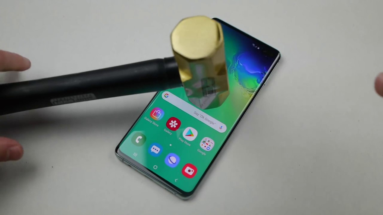 Samsung Galaxy S10 Plus Hammer & Knife Scratch Test