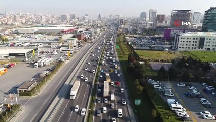 İstanbul Havalimanı'na 'Büyük Göç'te Trafiğe Takılan Tırlar Havadan Görüntüledi