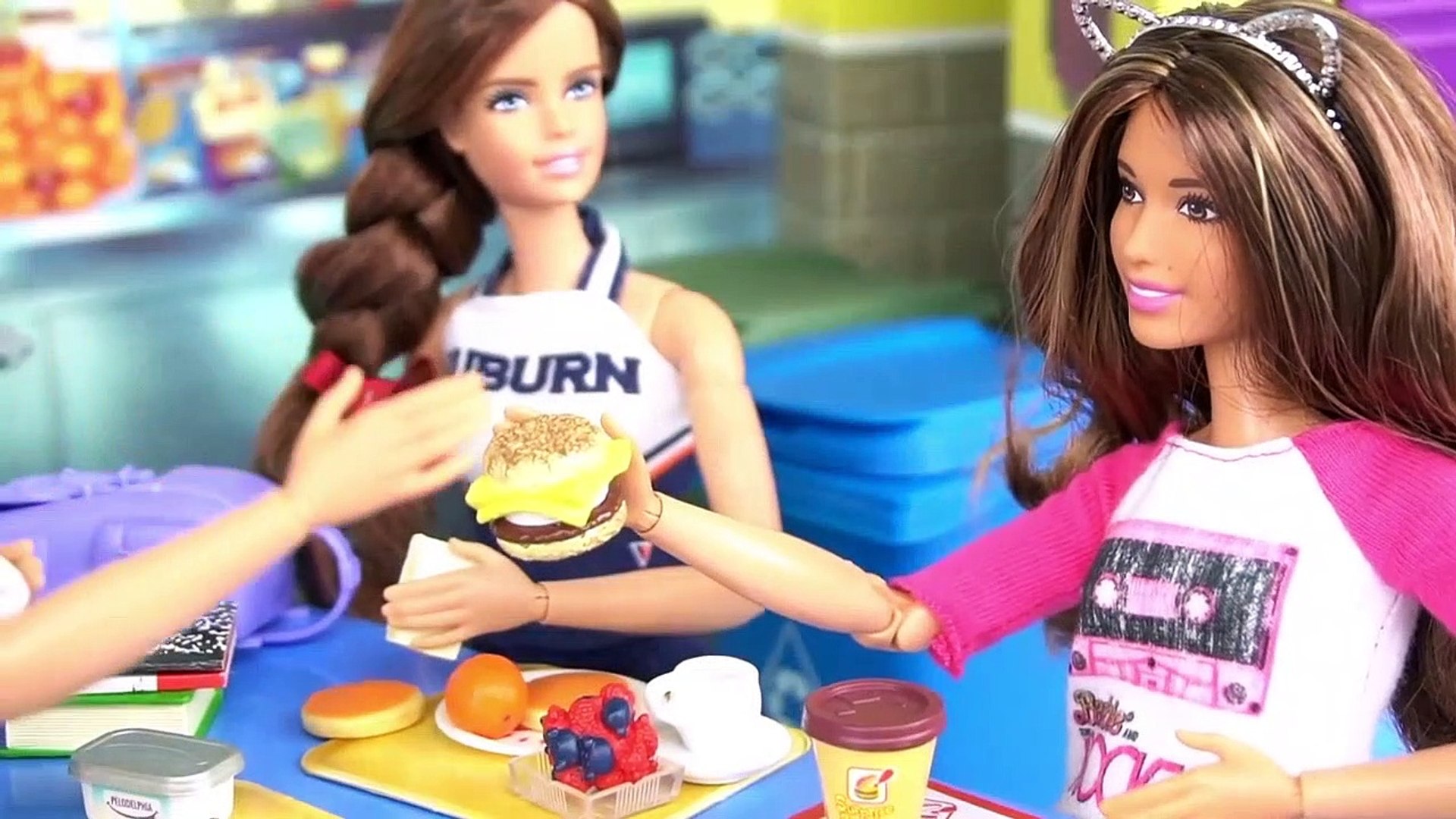 Barbie Cheerleader School Dorm Room Morning Routine - Titi Toys | Boomerang  - Vidéo Dailymotion