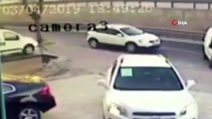 Dikkatsiz sürücünün yol açtığı kaza kamerada