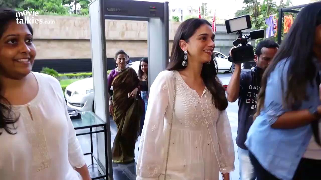 Aditi Rao Hydari Attends Closing Ceremony Of Jio-Made By A Million Hands 'Junoon'