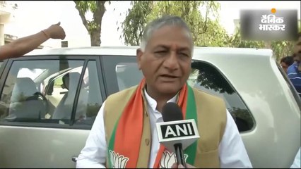 चुनाव आयोग तो 100 चीजों के लिए नोटिस भेजता है : वीके सिंह