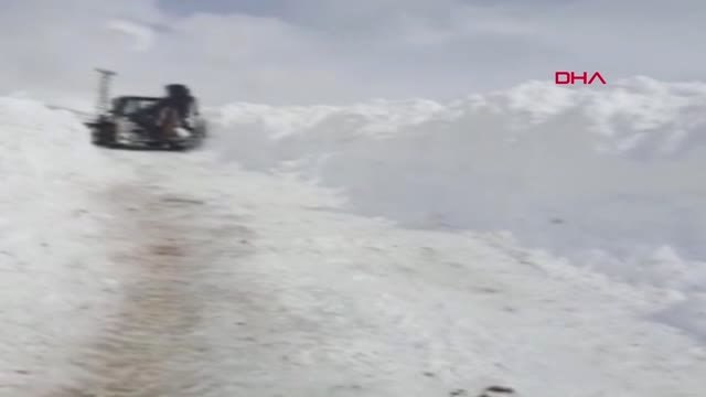 Van Başkale'de Çığın Kapattığı Mahalle Yolları Ulaşıma Açıldı