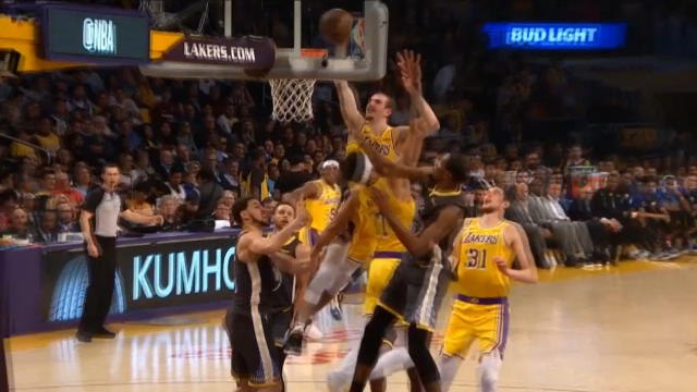 لقطة: كرة سلّة: كاروسو يتابع ثلاثية خائبة ليسجّل سلّة ساحقة