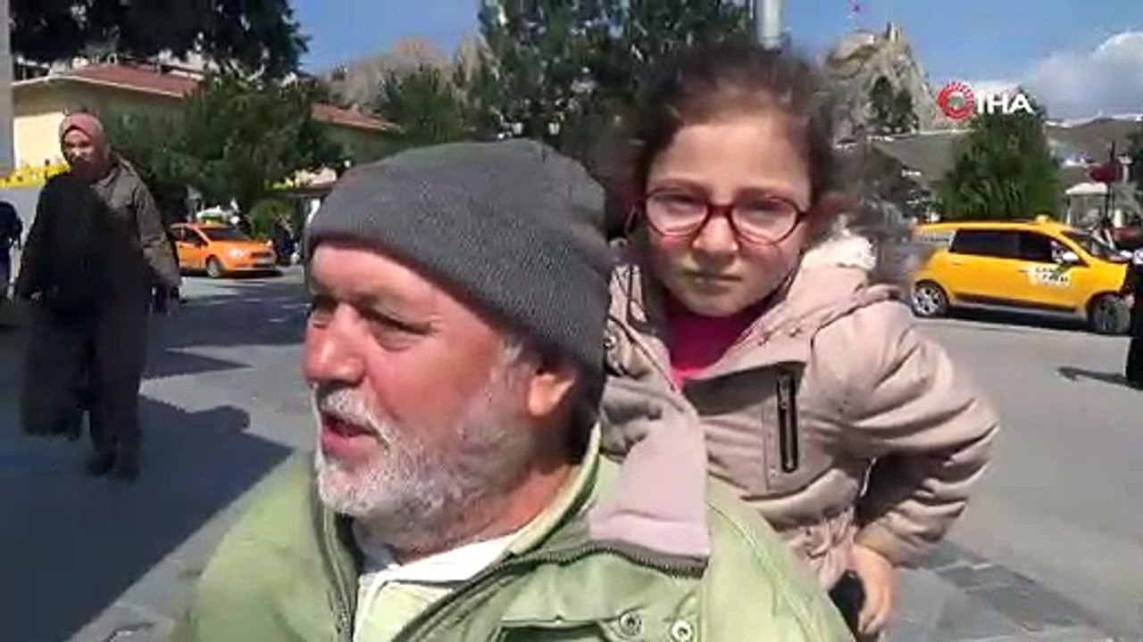 DEDE TORUN BÖYLE GEZİYOR