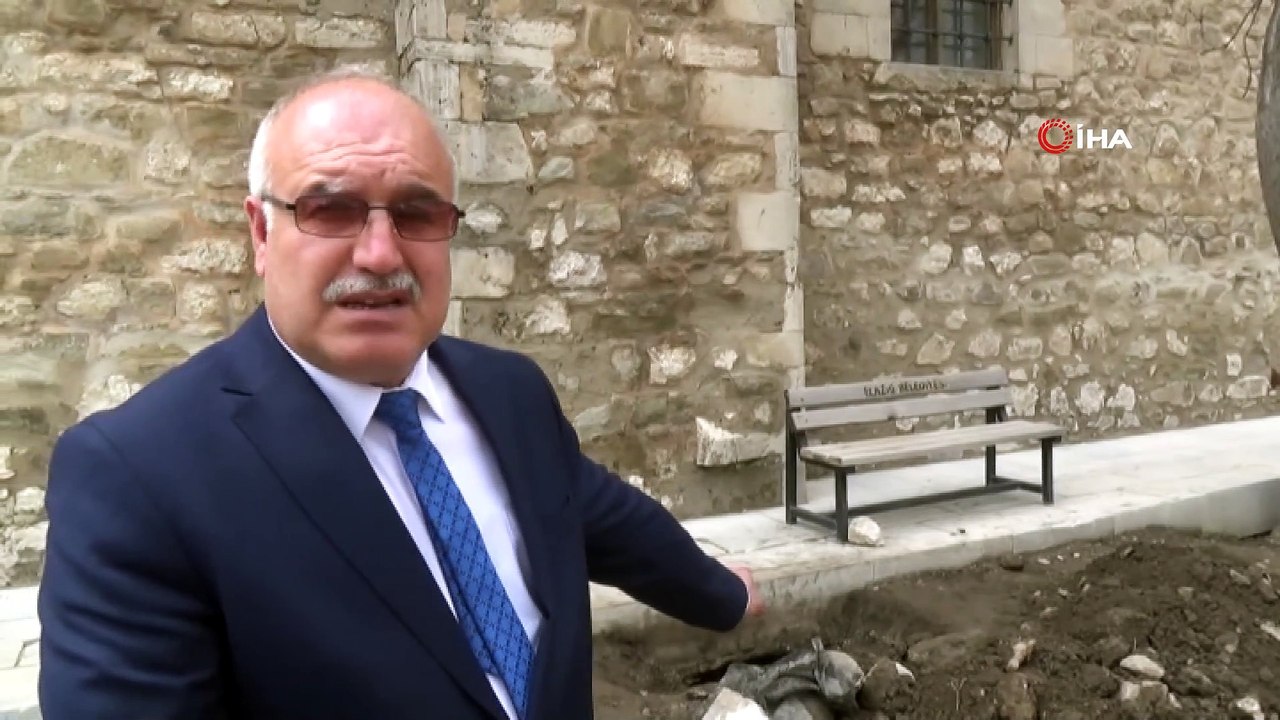 Caminin temelinde define aradılar