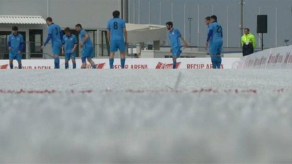 Sochi estrena un campo de fútbol de vasos reciclados