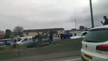La route qui mène à Alger est bloquée par la Gendarmerie au niveau de Dar el Beida