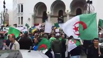 Début des manifestations à la grande poste à Alger (05/04/2019)