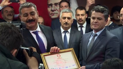 Erzurum'da belediye başkanları mazbatalarını aldı