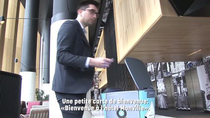 Un robot qui fait le service aux chambres