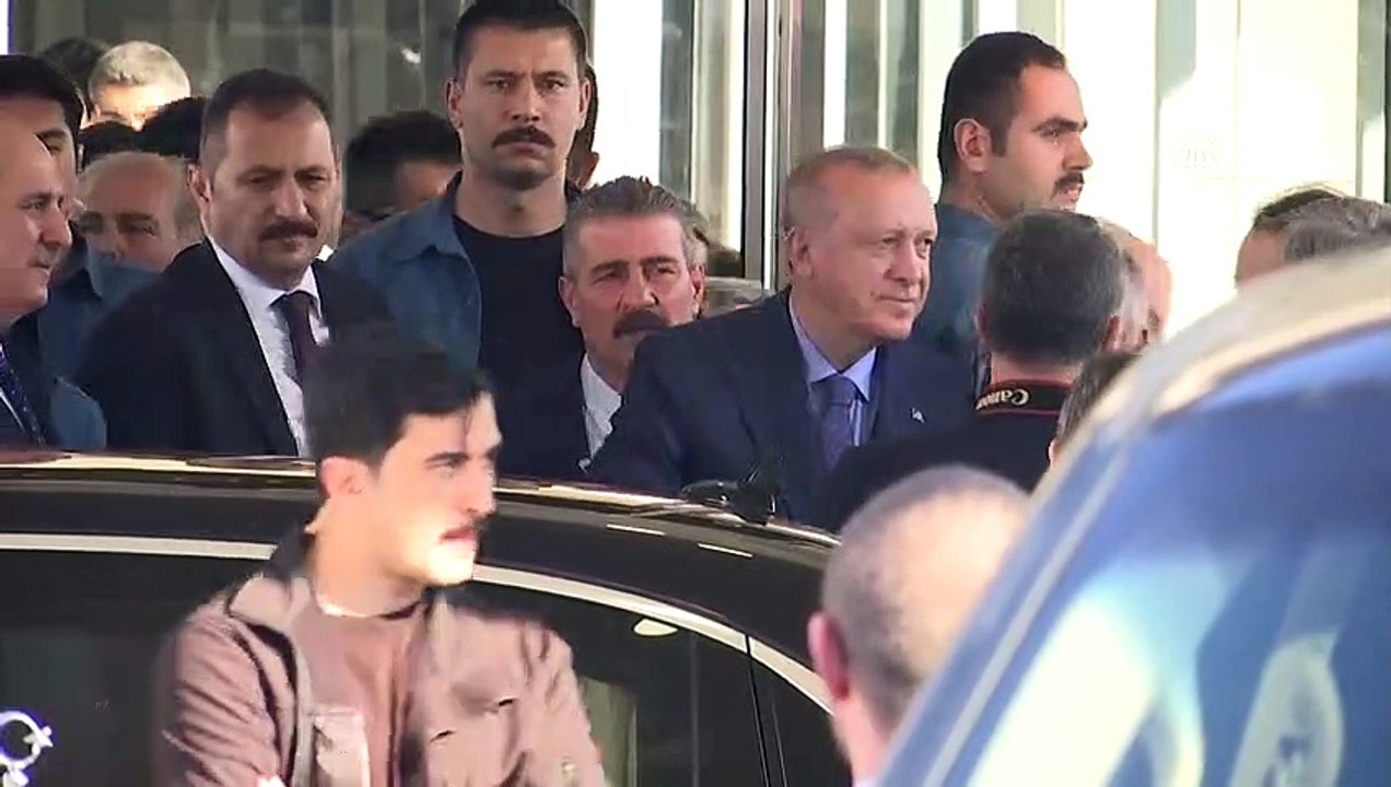 Cumhurbaşkanı Erdoğan, Eyüpsultan Belediyesi'ni ziyaret etti - İSTANBUL