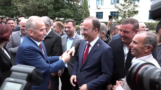 Denizli Büyükşehir Belediye Başkanı Osman Zolan mazbatasını aldı