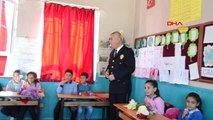 İzmir Ödemiş Polisi, Kardeş Okul Üçkonak Mahallesi Öğrencilerini Sevindirdi