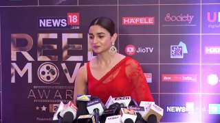 Alia Bhatt BLUSHES When Asked About Openly KISSING Ranbir Kapoor At Filmfare Awards 2019