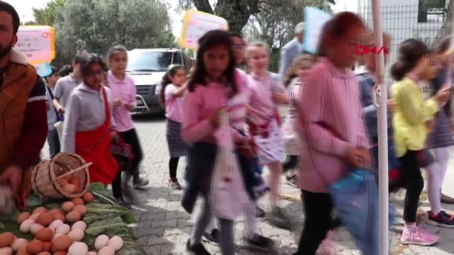 Muğla Öğrenciler Farkındalık İçin Pazarda Poşet Yerine Bez Çanta Kullandı