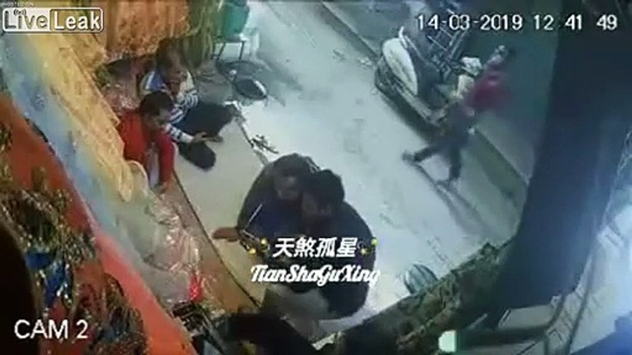 Tu regardes ton téléphone tranquille quand soudain... !