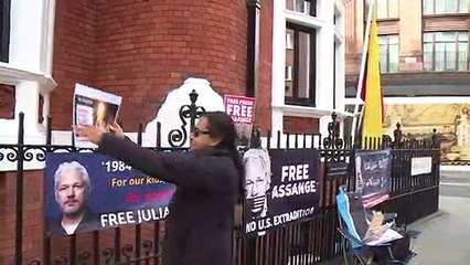 Ecuador niega "rumores" de que quitará asilo a Assange