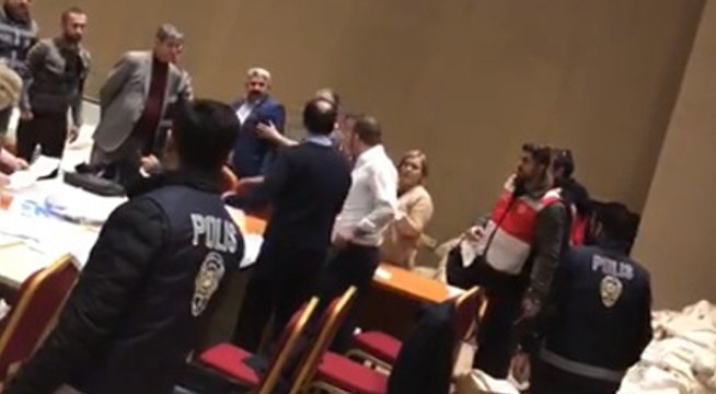 AKP'li isimden YSK memuruna küfür