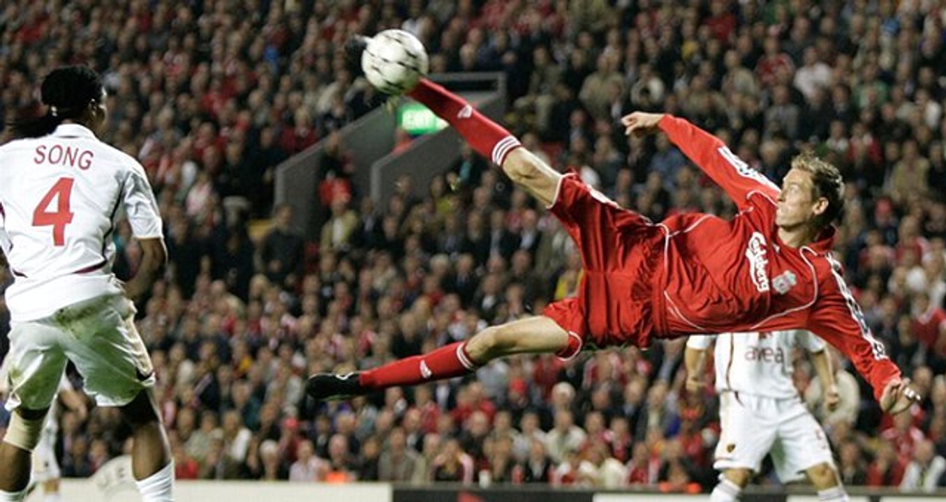 Peter Crouch'un Galatasaray'a Attığı Gol, Tarihin En İyi Akrobatik Golü Seçildi