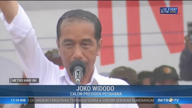 Hujan Deras, Jokowi Tetap Sapa Warga Tegal