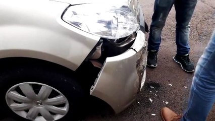 Renault Sandero e Forda Ka colidem no São Cristóvão