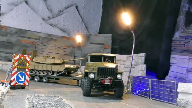 الصليب الأحمر ليوبارد M1 A2! بارد RC خزان للأطفال! اتوماتيك, المسارات الصلب وأكثر!