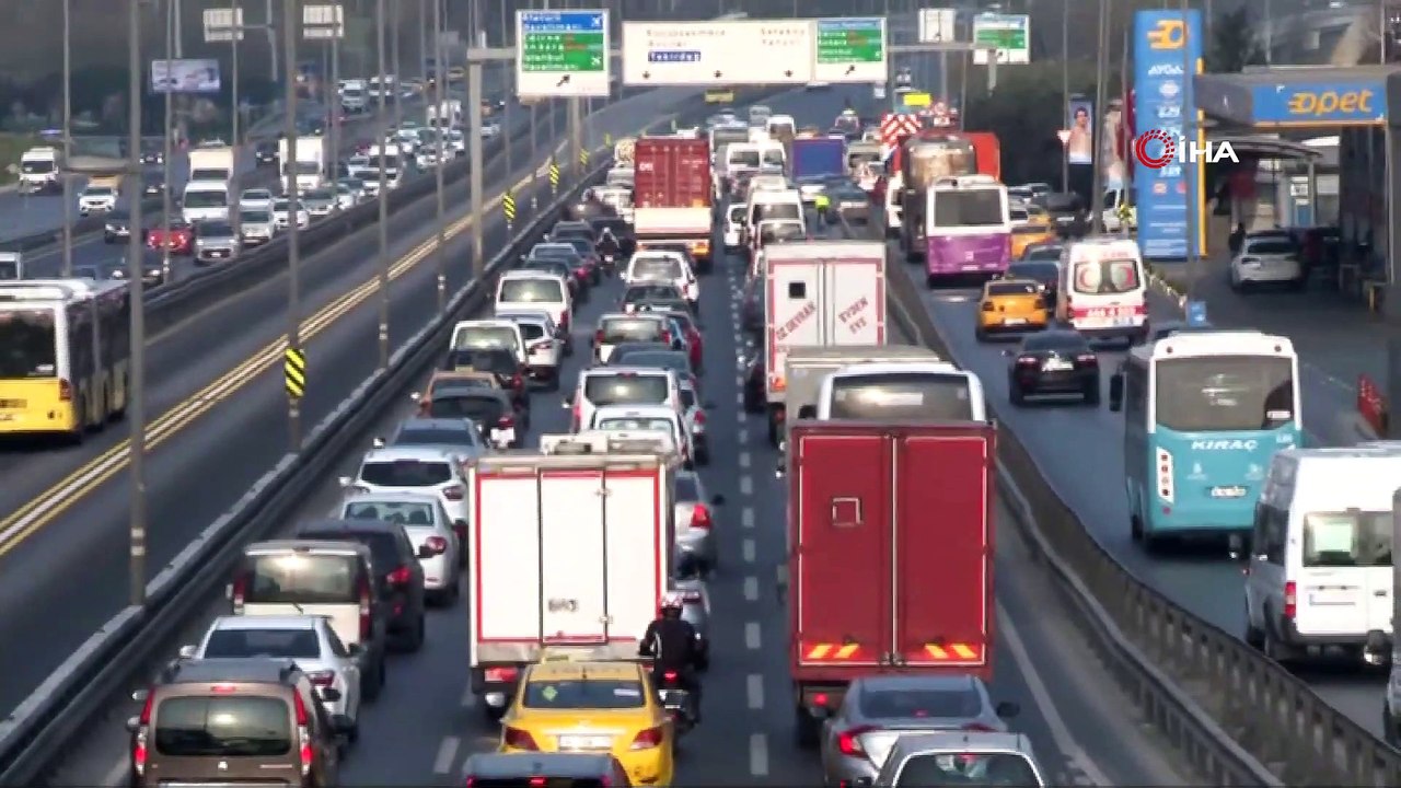 E-5 Karayolunda Kapalı Yollar Nedeniyle Trafik Yoğunluğu Oluştu