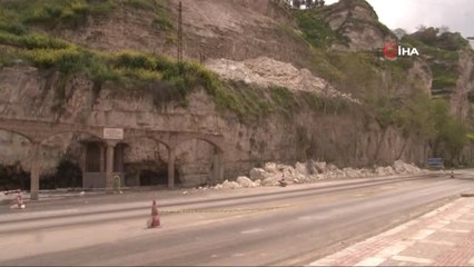 Kayaların Koparak Yola Düştüğü Dağ Tehlike Saçıyor