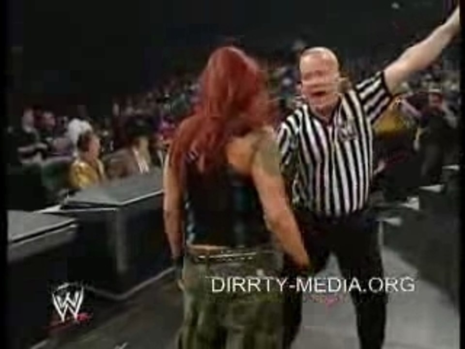 Lita vs Trish at Survivor Series 2004