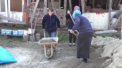 Düzce İşçiler Birlik Olup 5 Çocuk Annesi İçin Ev Yaptılar